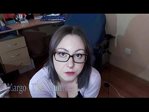 ❤️ Seksīga meitene ar brillēm sūc dildo dziļi kamerā ❤️❌ Seks video pie mums